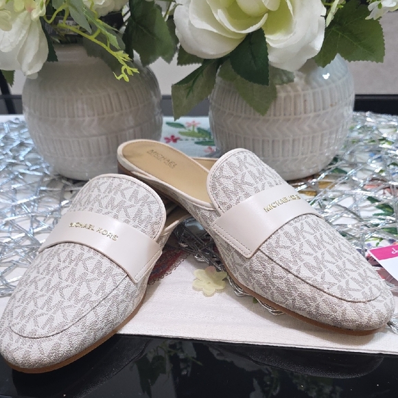 Michael Kors Cream Monogram Loafers - Picture 1 of 6